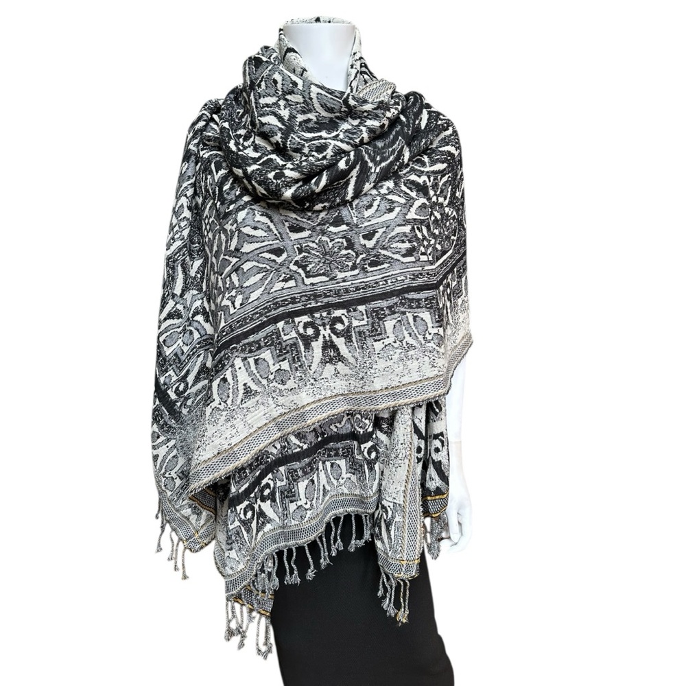 Zara Black and Gray Patterned Blanket Shawl, NWOT